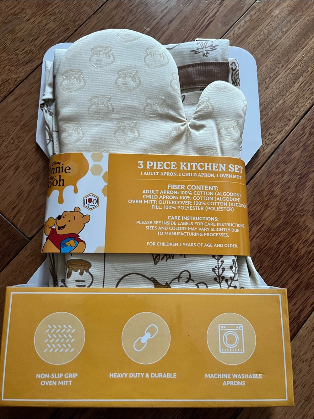 Winnie the Pooh 3 Piece Kitchen Set with bonus cupcake liners (100 pieces!)